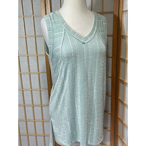 NineXIS Sm Sleeveless Blouse  - Picture 11 of 12